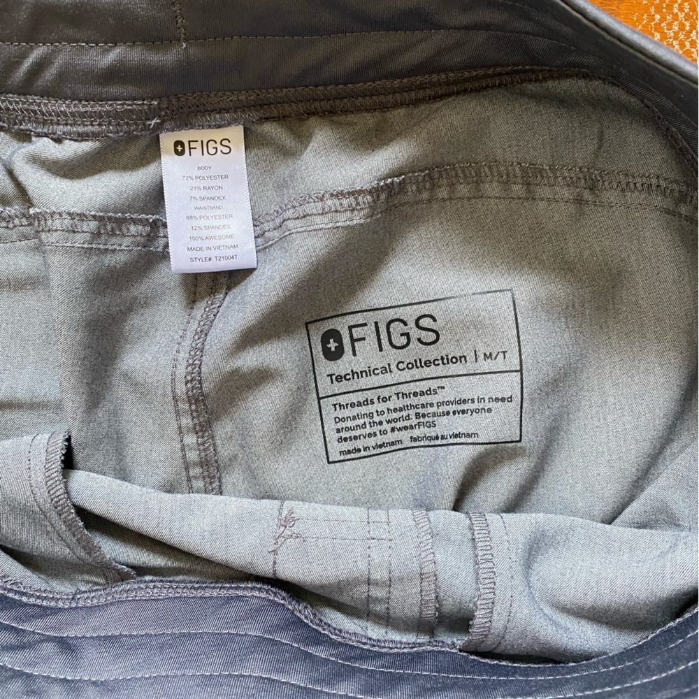 FIGS scrubs - Picture 2 of 2